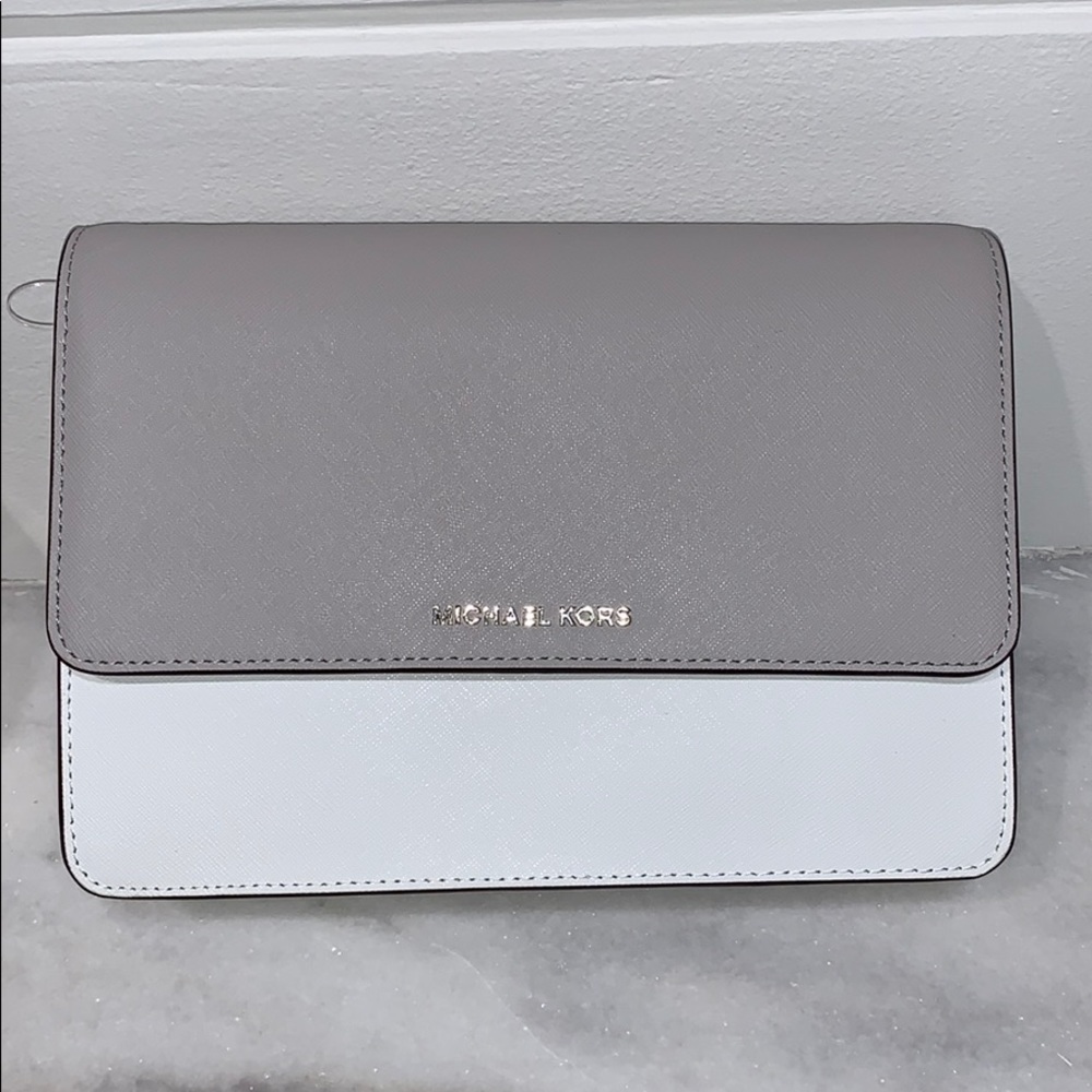 Michael Kors LG Gusset Large Leather Cross Body